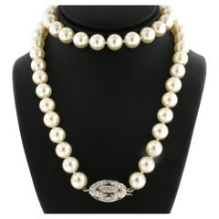 E.HABAN 18k gold lock with brilliant cut diamonds up to 1.00ct on pearl necklace