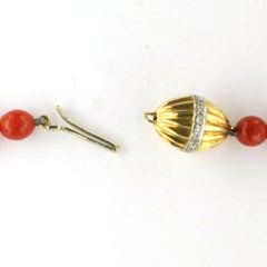 18k gold lock with single cut diamonds up to 0.10ct on a coral bead necklace