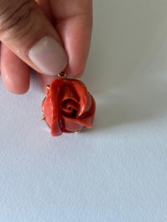 Pendant with coral carved in shape of a rose 14k gold 13.7 grams