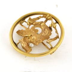 ART NOUVEAU 18k gold brooch in shape of a griffon with a pearl in its beak