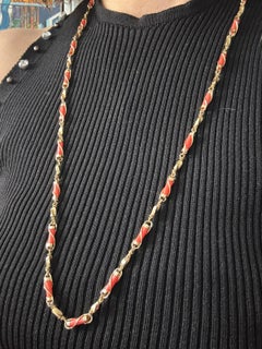 18k yellow gold necklace with coral links – 31.7 grams – 70 cm long