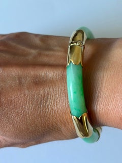 18k yellow gold jade hinged bracelet – 53.4 grams