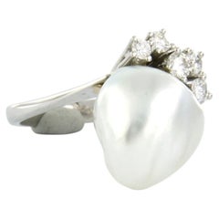Ring with baroque pearl and brilliant cut diamonds up to 0.30ct 18k gold