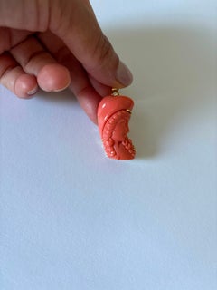 Pendant with coral and brilliant cut diamond up to 0.03ct 19.0 grams 18k gold