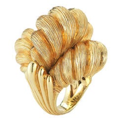 1980s Henry Dunay textured Gold Knot Ring
