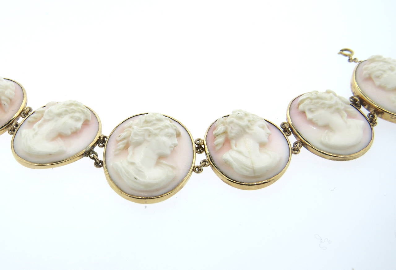 Coral Cameo Gold Bracelet In Excellent Condition In Lambertville, NJ