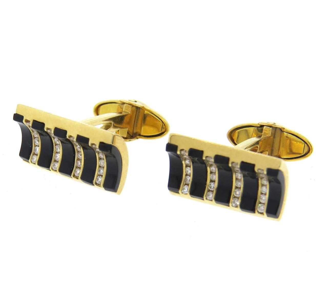 A pair of 18k yellow gold cufflinks, set with approximately 0.40cts in G/VS diamonds and onyx.  The cufflinks measure 19mm x 12mm and weigh 18.9 grams.