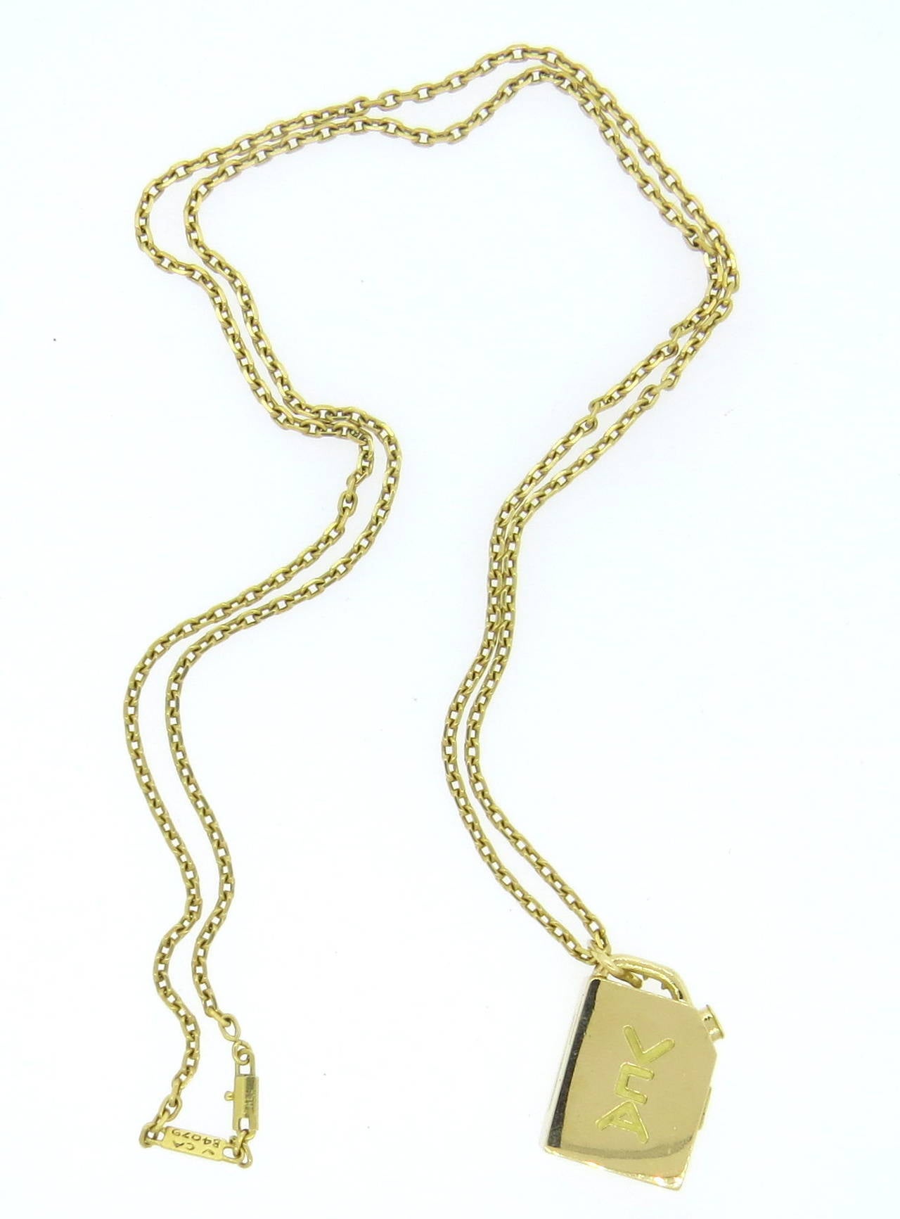 1970s Van Cleef & Arpels Gold Locket Pendant Necklace In Excellent Condition In Lambertville, NJ