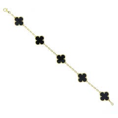 Van Cleef
Arpels Vintage Alhambra Onyx Gold Bracelet Van Cleef
Arpels Vintage Alhambra Onyx Gold Bracelet