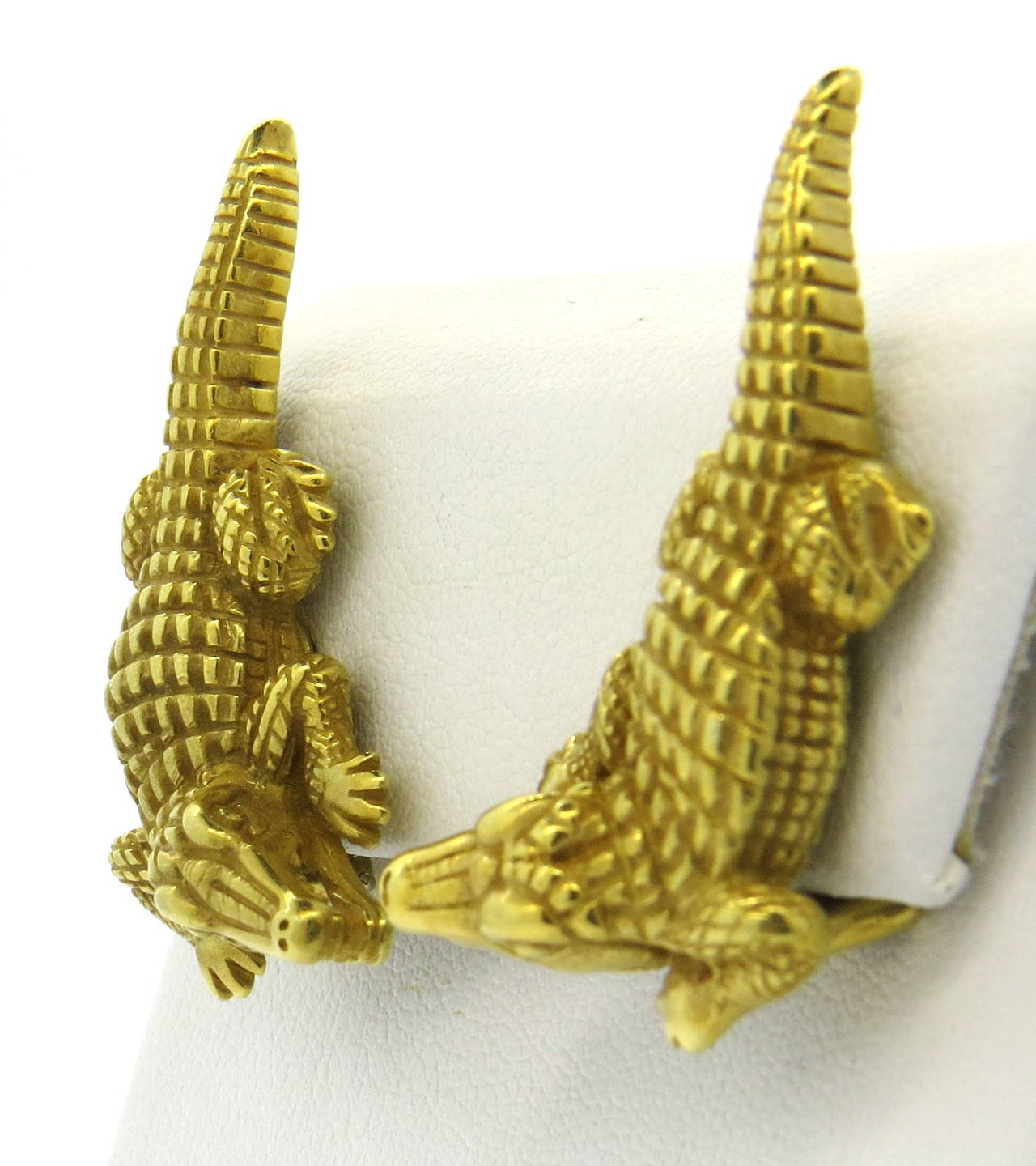 18k gold alligator earrings by Kieselstein-Cord, measuring 39mm x 21mm. Marked 1986, maker's hallmark, Kieselstein-Cord and 750. weight - 23.1gr