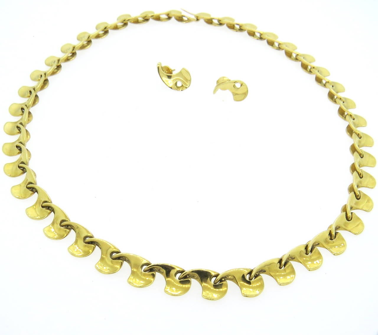 Modernist Gold Swirl Necklace and Earrings Set In Excellent Condition In Lambertville, NJ