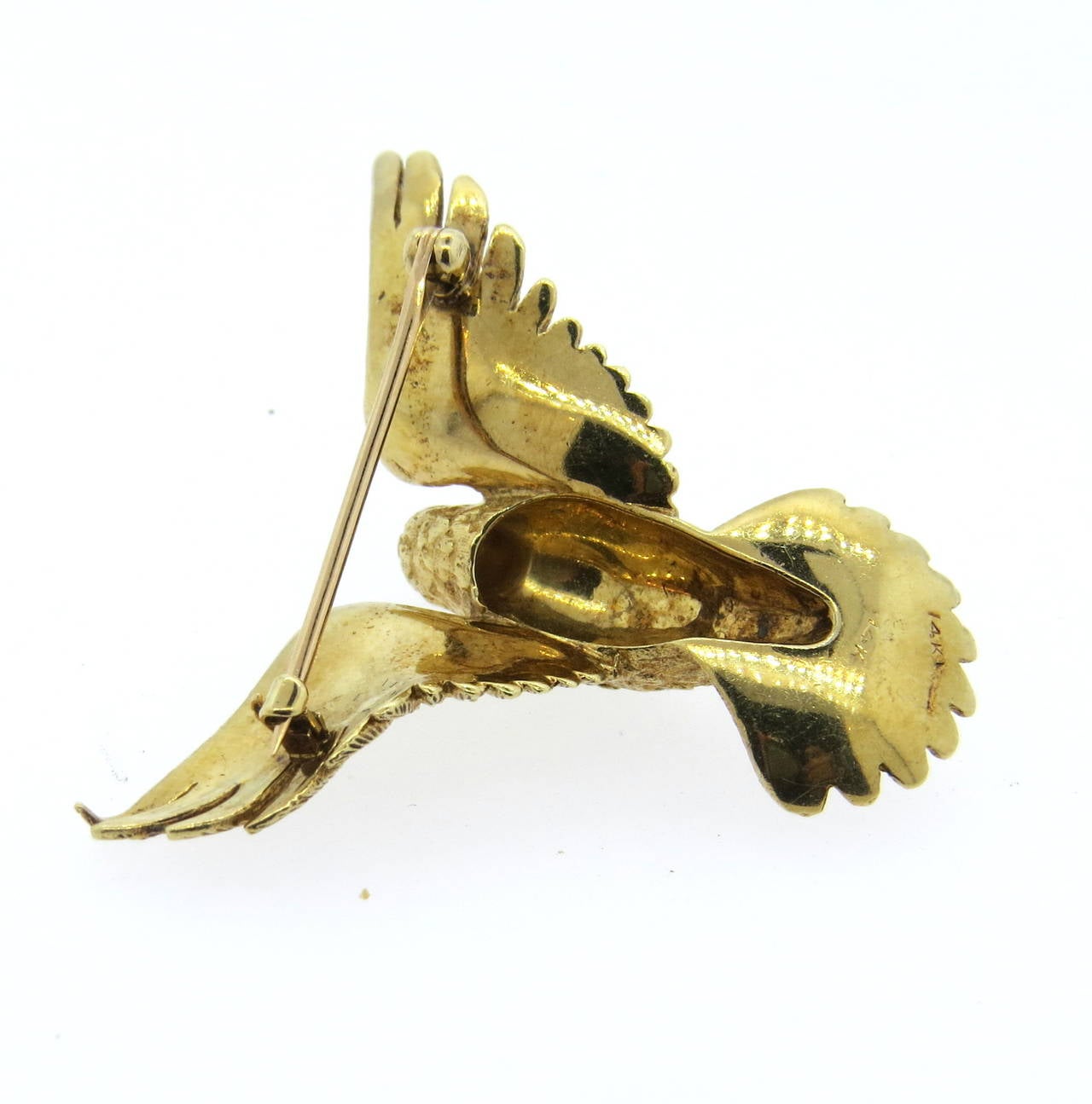Ruby Diamond Gold Dove Brooch In Excellent Condition In Lambertville, NJ