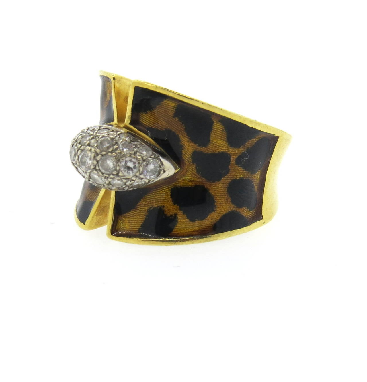Unusual 18k gold ring, featuring approximately 0.30ctw in H/VS diamonds in the center, decorated with cheetah print enamel. Ring size 7, ring top is 19mm wide. Weight of the piece - 17.2 grams