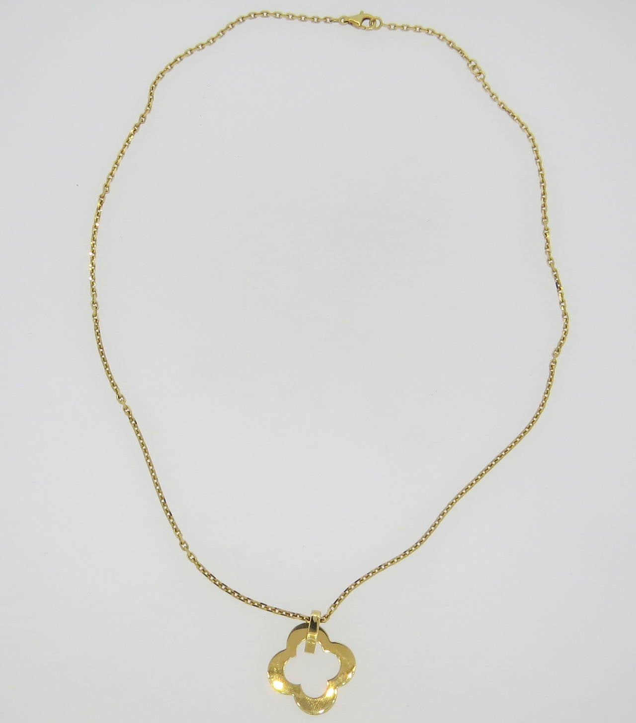 An 18k yellow gold necklace crafted by Van Cleef & Arpels.  The chain measures 18
