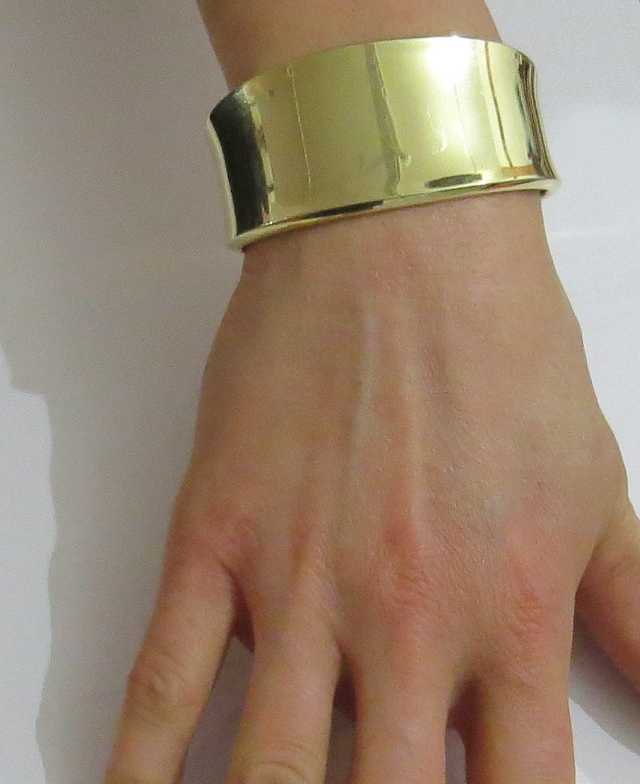 Robert Lee Morris Yellow Gold Cuff Bracelet In Excellent Condition In Lambertville, NJ