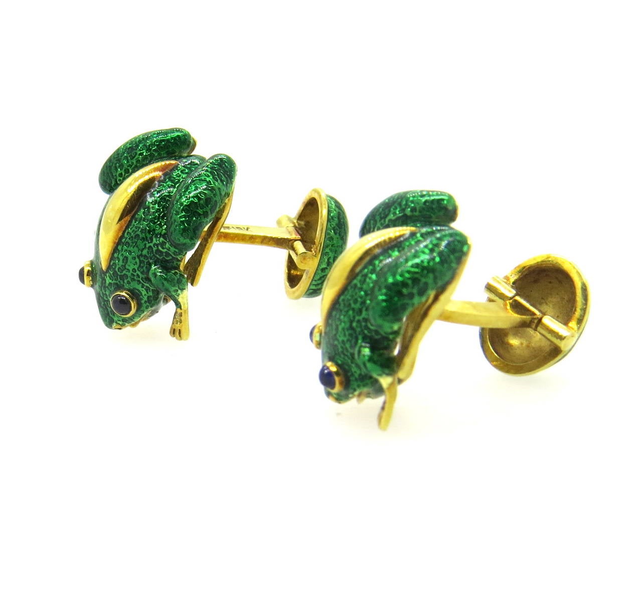 18k gold cufflinks, featuring frogs, decorated with sapphire cabochon eyes and green enamel tops. Measuring 20mm x 18mm. Weight - 19.6 grams