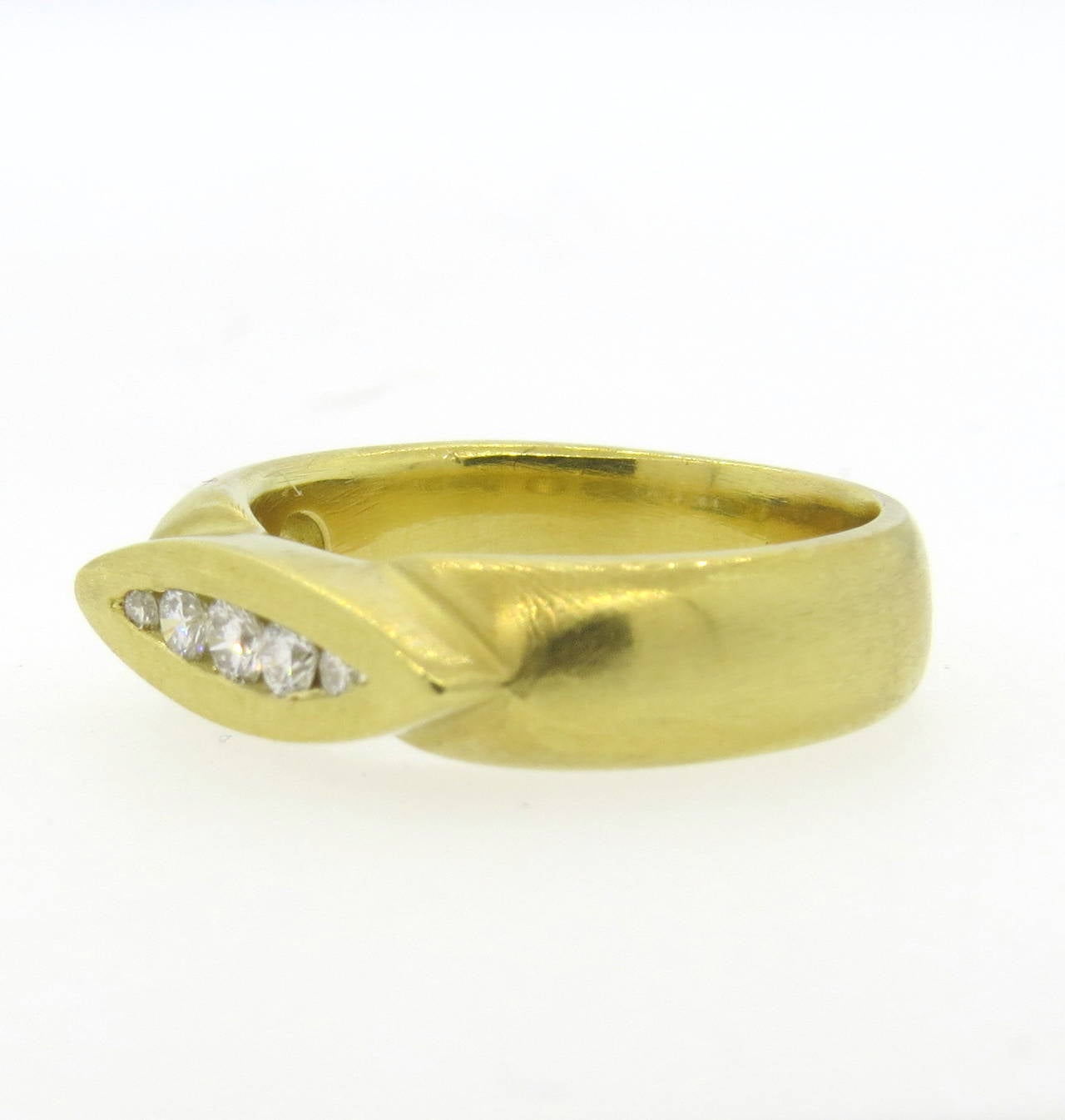 18k Gold ring by Elizabeth Rand, featuring approx. 0.20ctw in G/VS diamonds. Ring size 9, ring top is 5.7mm x 20mm. Marked E.Rand,750. Weight - 12.8 grams