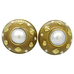 Trianon Wood Pearl Gold Earrings