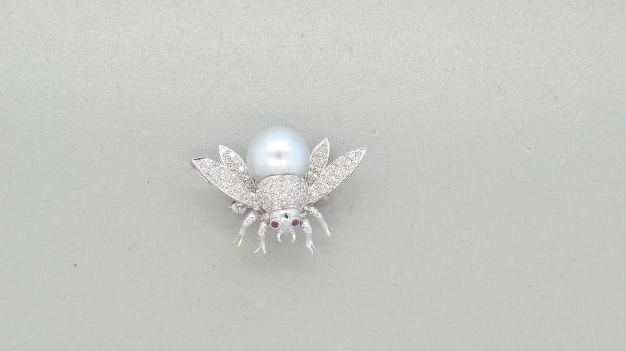 Gold South Sea Pearl Ruby Diamond Bumble Bee Brooch Pin In Excellent Condition In Lambertville, NJ