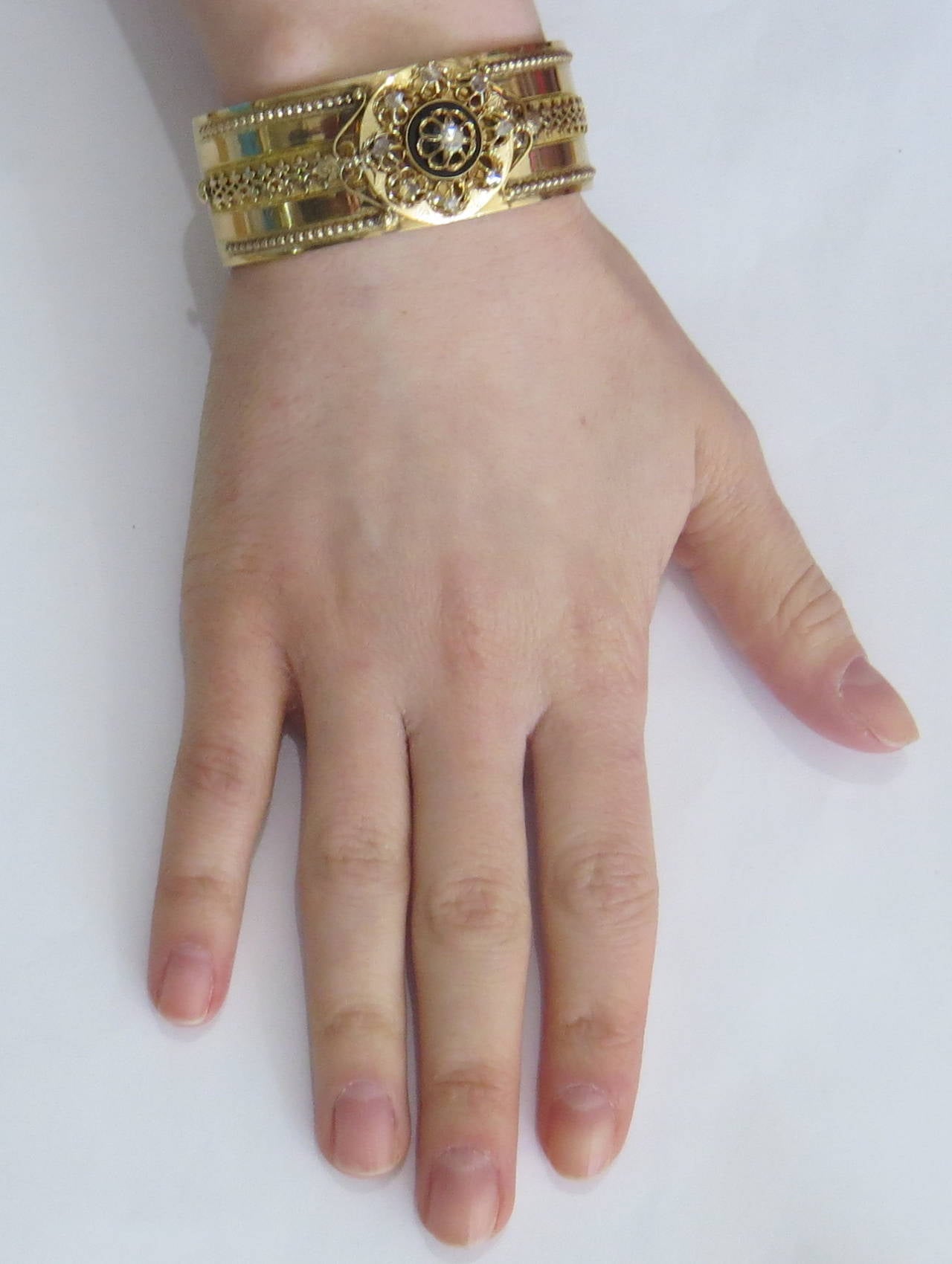 Antique Victorian Diamond Gold Bangle Bracelet In Excellent Condition In Lambertville, NJ