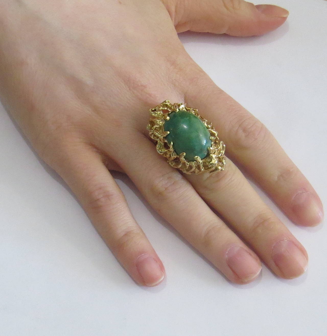 14k gold large free form ring, set with 21mm x 16mm green stone. Ring is a size 6 3/4, ring top is 37mm x 24mm, and sits approx. 14mm from the finger. Weight of the ring - 22.6 grams.