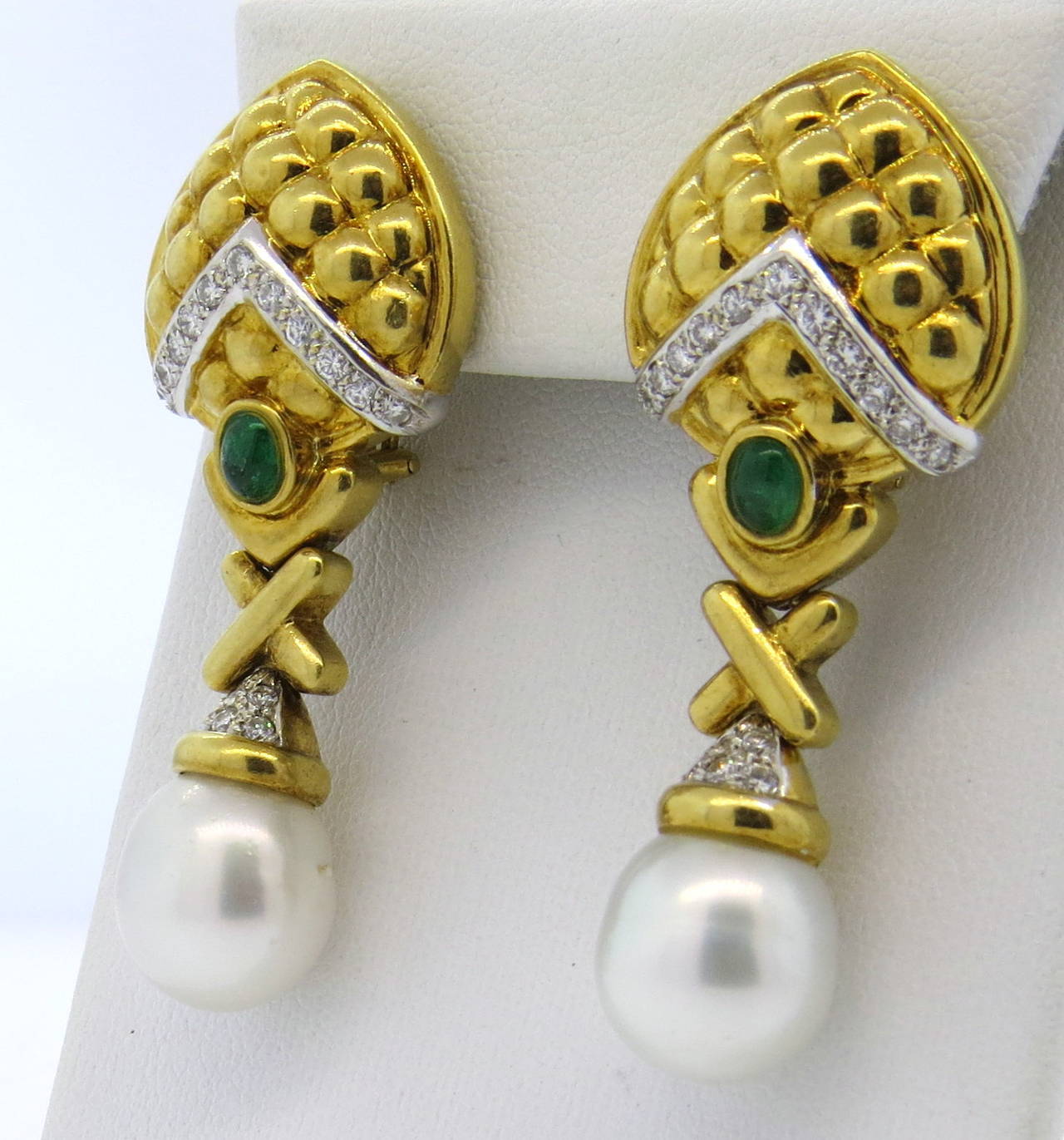 1980s Fine Diamond Emerald Pearl Drop Gold Earrings In Excellent Condition In Lambertville, NJ