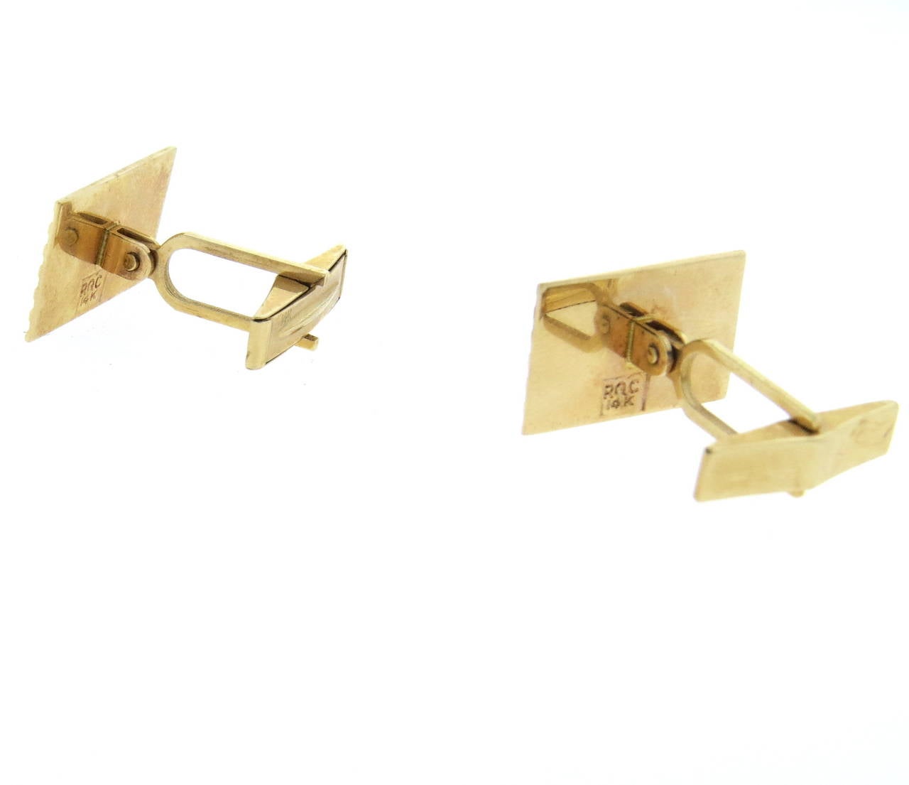 14k gold cufflinks, featuring American flag top, measuring 20mm x 13mm. Weight - 7.4 grams.