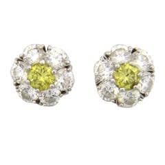 Van Cleef & Arpels Fleurette Diamond Gold Stud Earrings 2