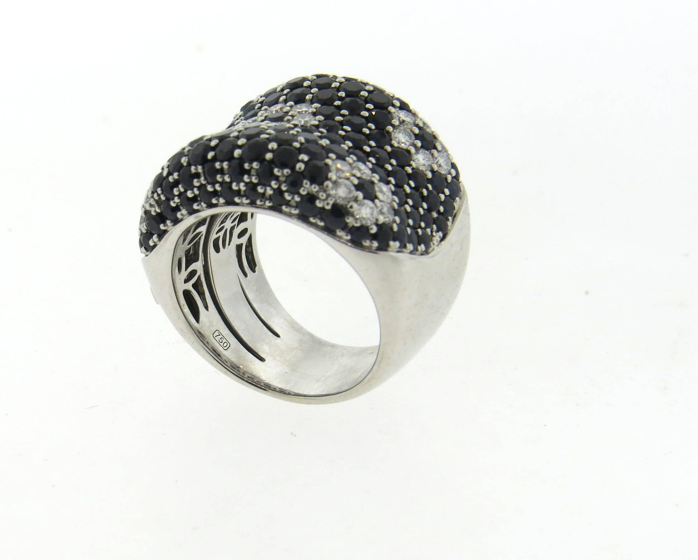 Roberto Coin Fantasia Black Sapphire Gold Large Flower Ring In Excellent Condition In Lambertville, NJ