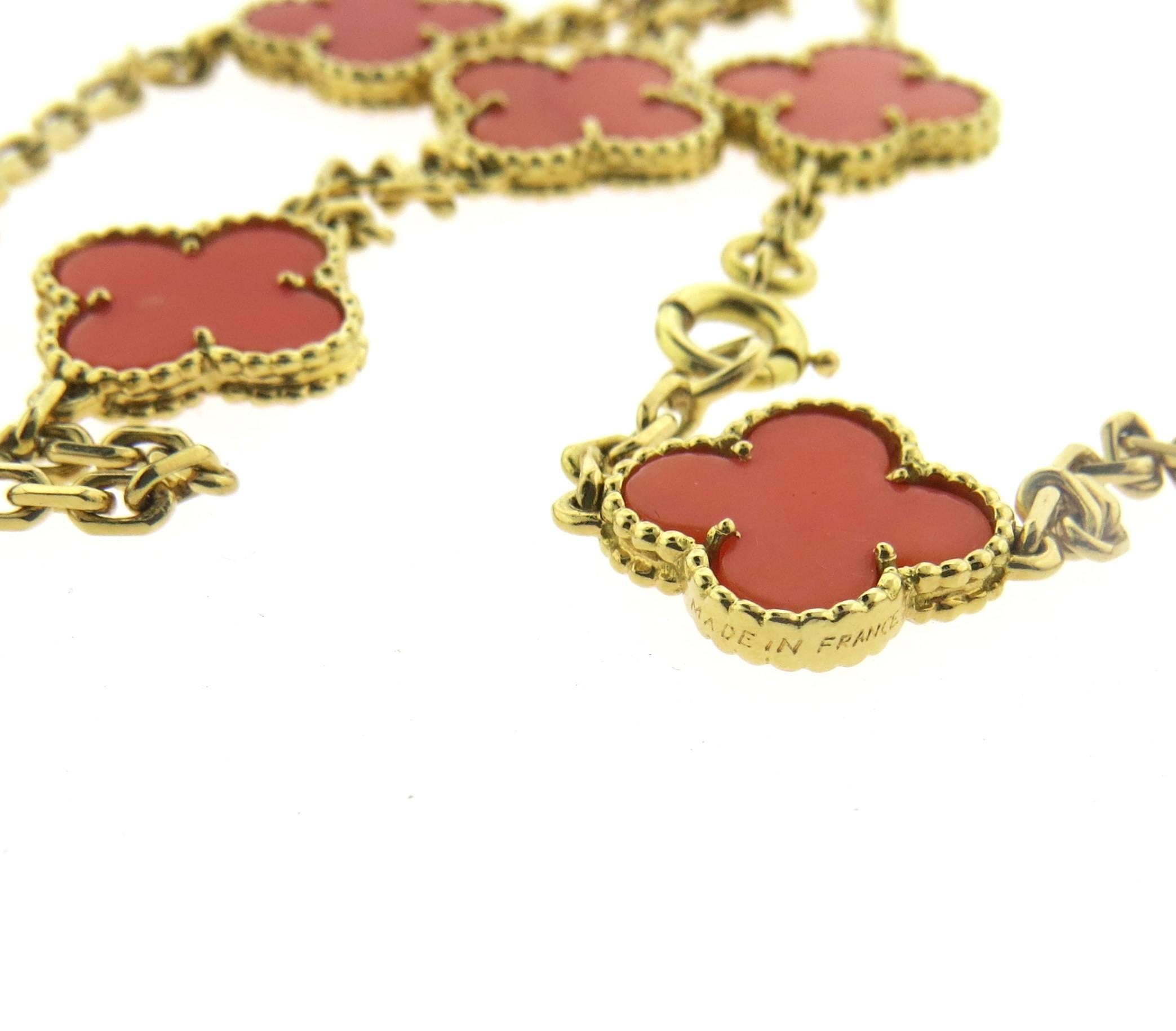 Van Cleef & Arpels Vintage Alhambra Koralle Gold 20 Kleeblatt Motiv Halskette im Zustand „Hervorragend“ in Lambertville, NJ