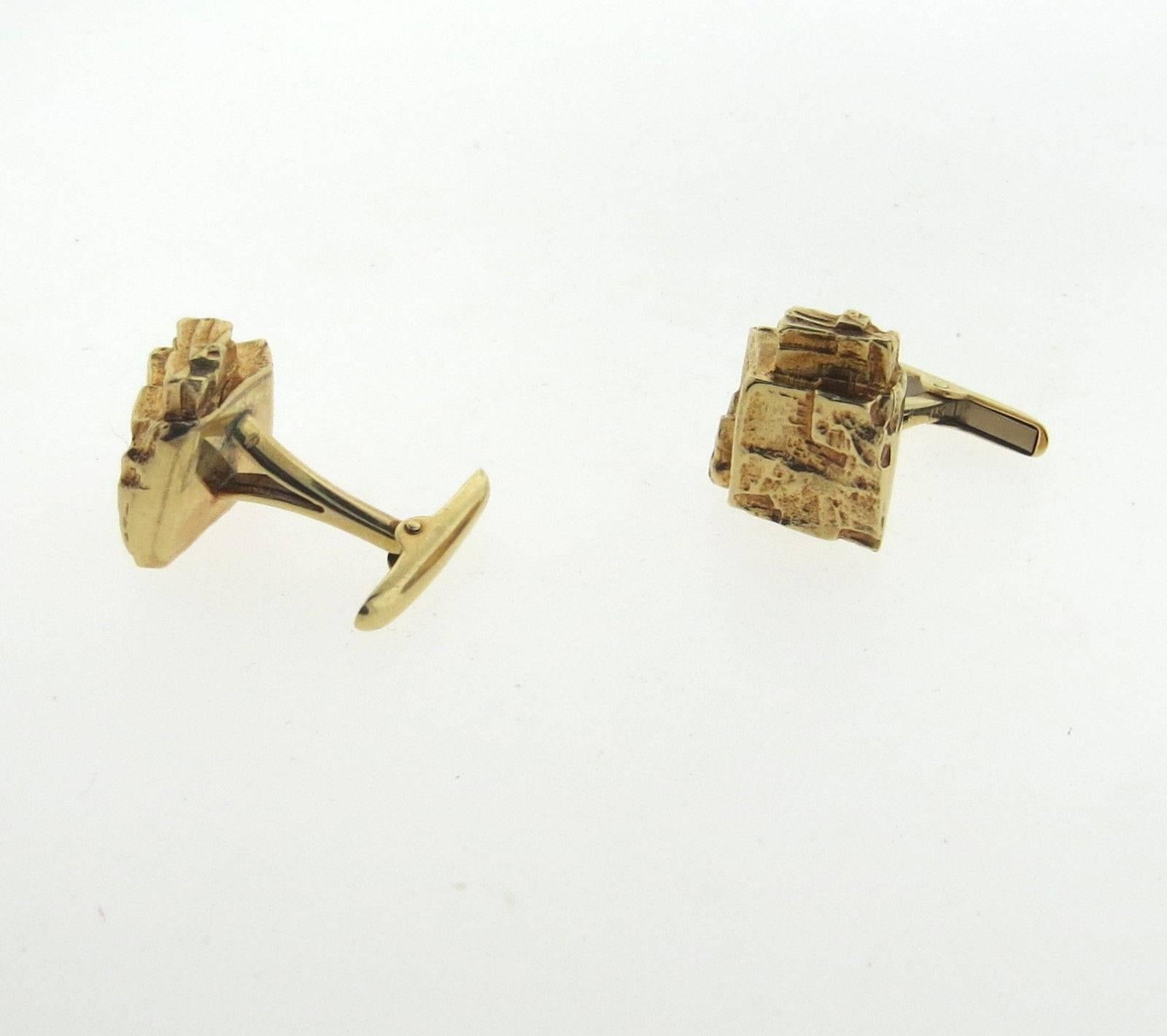 A pair of 14k yellow gold cufflinks.  The cufflinks are 16mm x 18mm and weigh 19.7 grams.