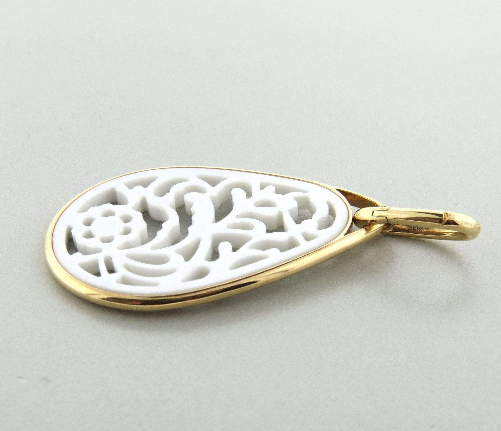 Pomellato Victoria Carved White Agate Gold Pendant In New Condition In Lambertville, NJ