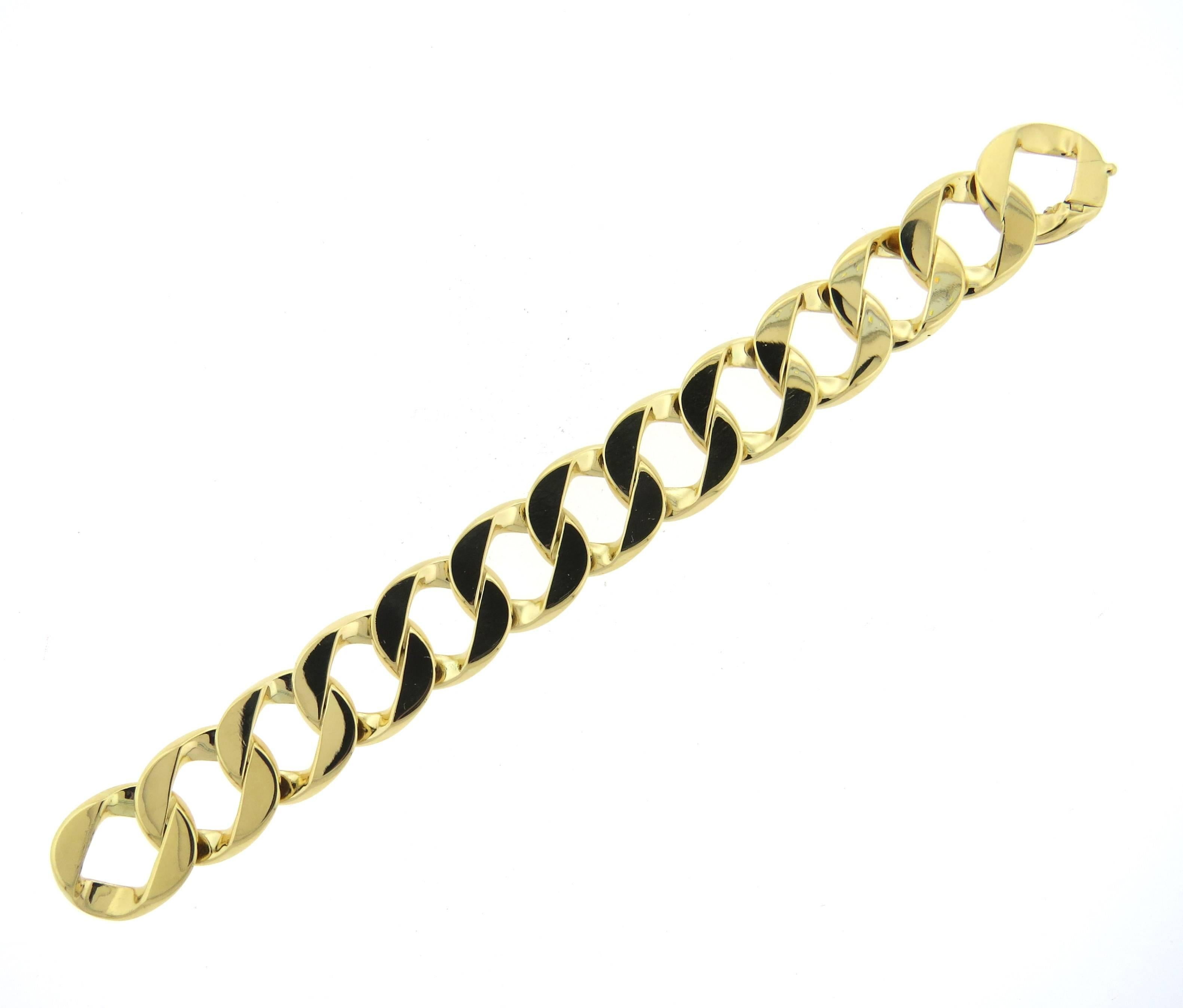 18k yellow gold curb link classic bracelet, crafted by Verdura, original design created in  1930s for Greta Garbo. Bracelet is 7 3/4