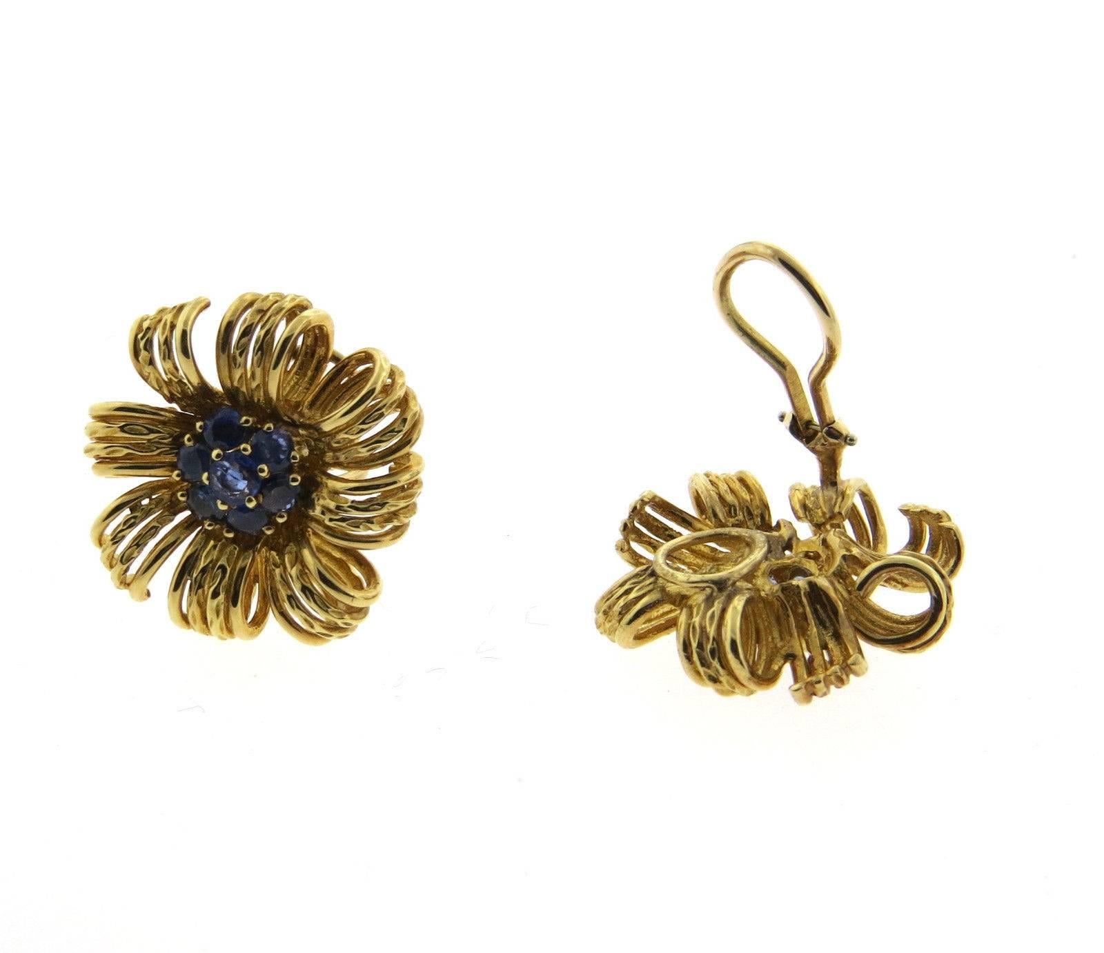1960s Tiffany & Co. Large Sapphire Gold Flower Earrings In Excellent Condition In Lambertville, NJ