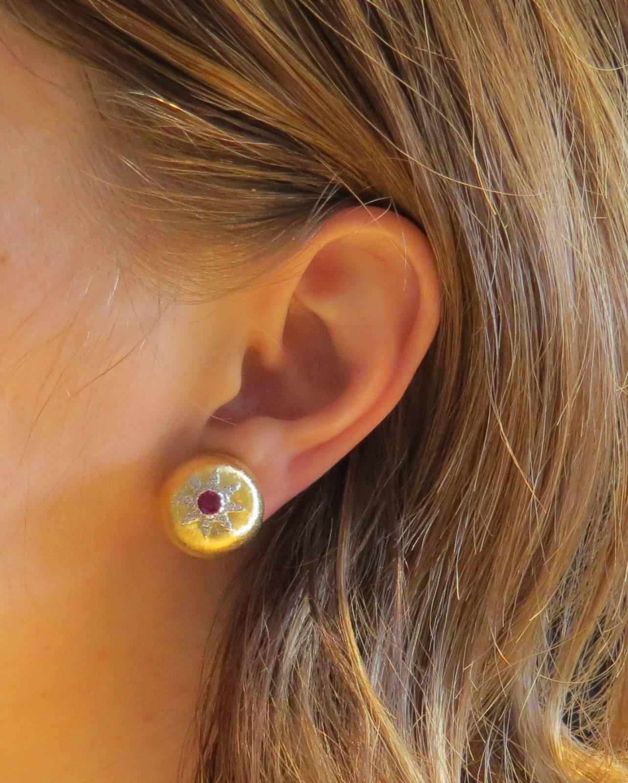 Buccellati Gold Ruby Button Earrings In Excellent Condition In Lambertville, NJ