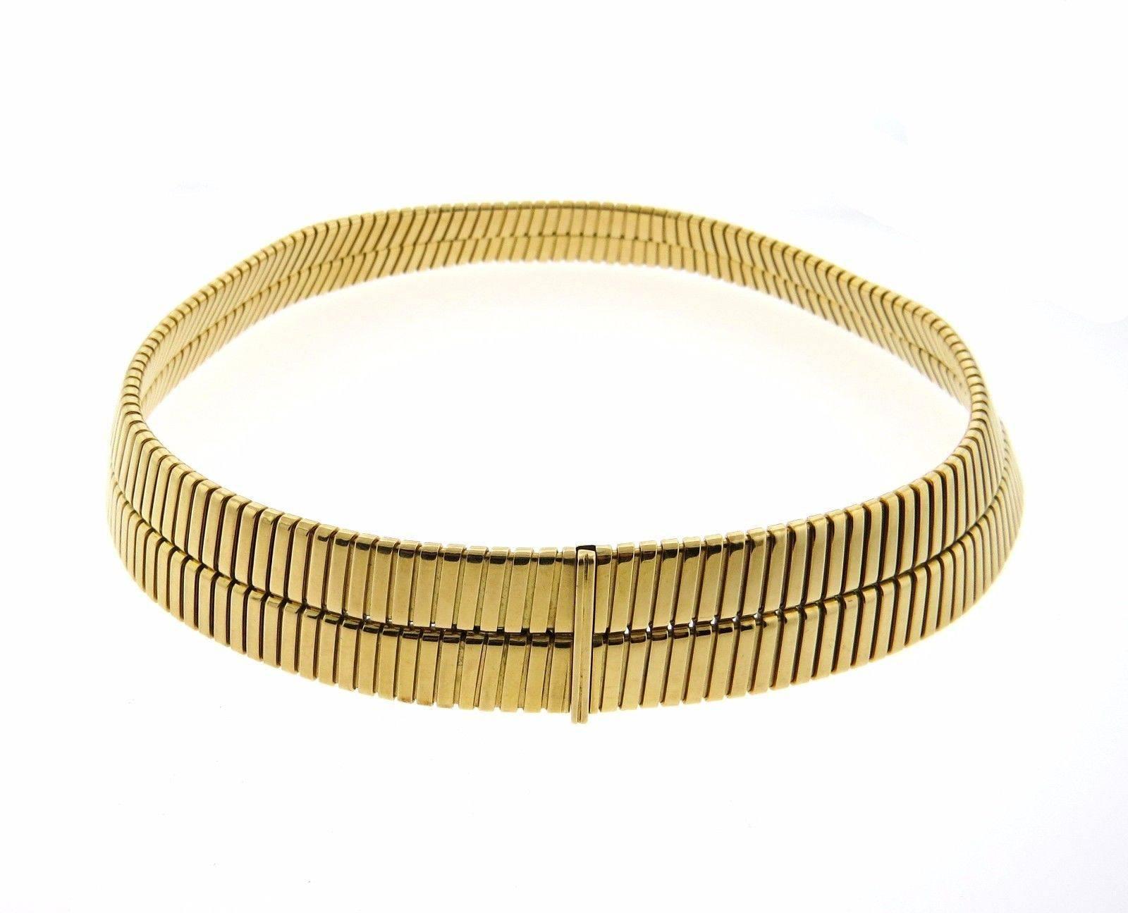 An 18k yellow gold tubogas necklace by Bulgari.  The necklace is 16.5