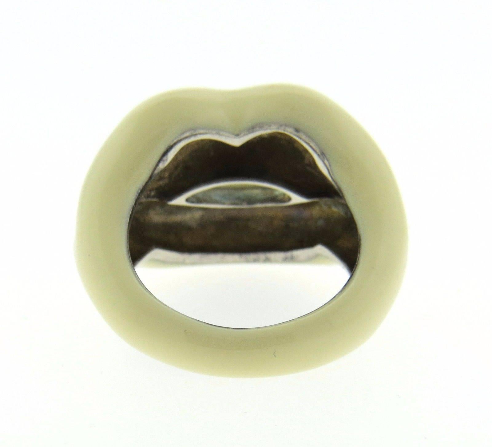 Solange Azagury Partridge Cream Enamel Silver Hotlips Ring In Excellent Condition In Lambertville, NJ
