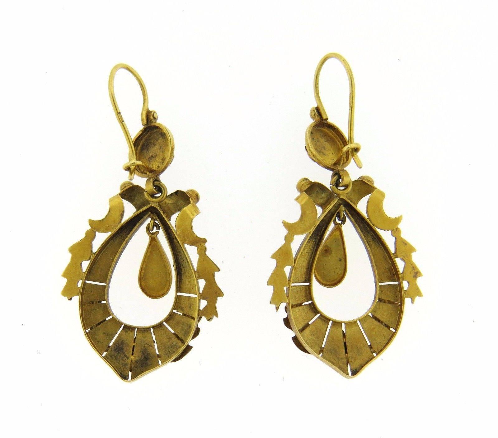 Antique Pearl Gold Dangle Earrings In Excellent Condition For Sale In Lambertville, NJ