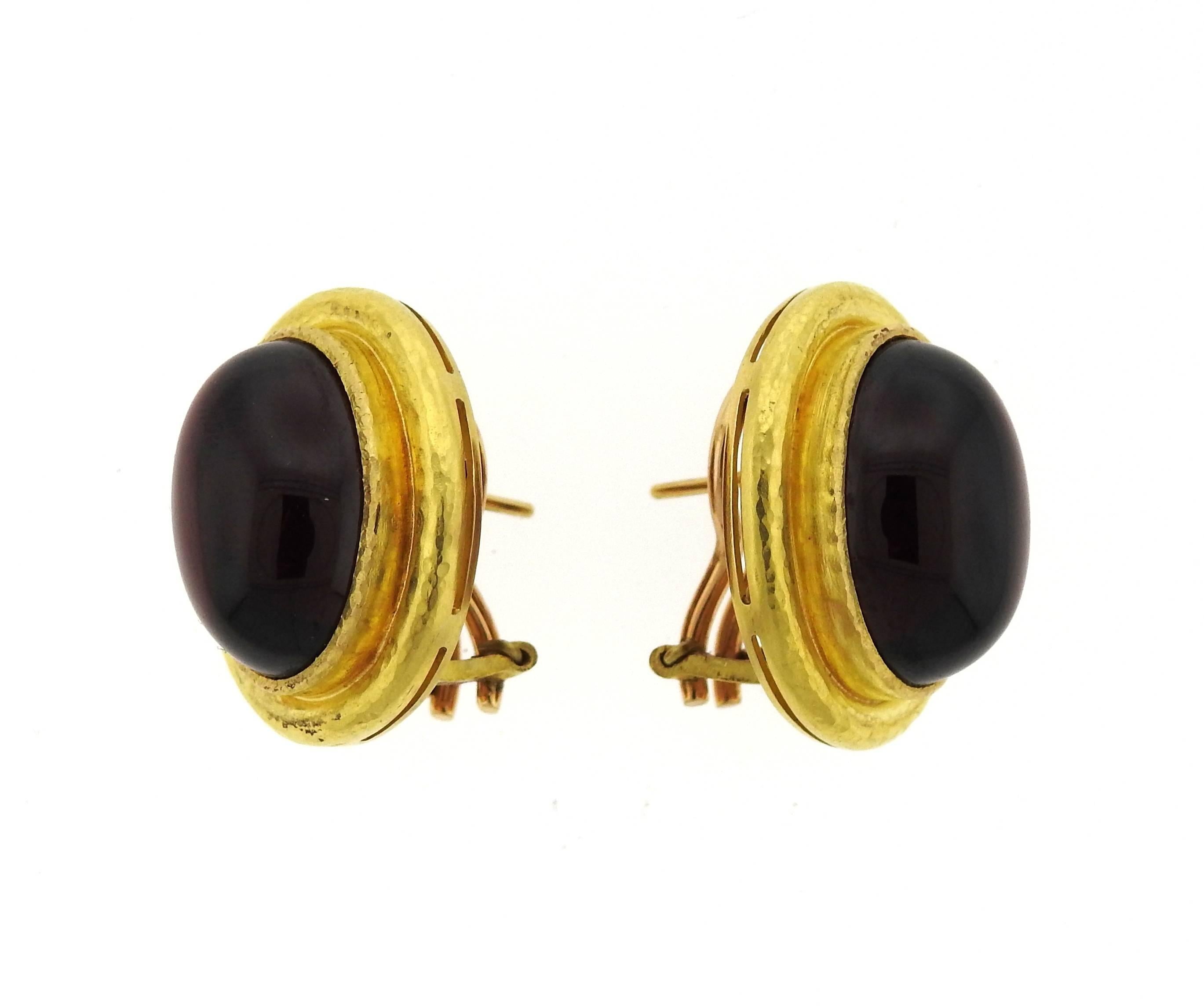 Elizabeth Locke Garnet Cabochon Gold Earrings In Excellent Condition In Lambertville, NJ