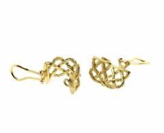 Orecchini a cerchio in oro in crepe de chine di Buccellati
