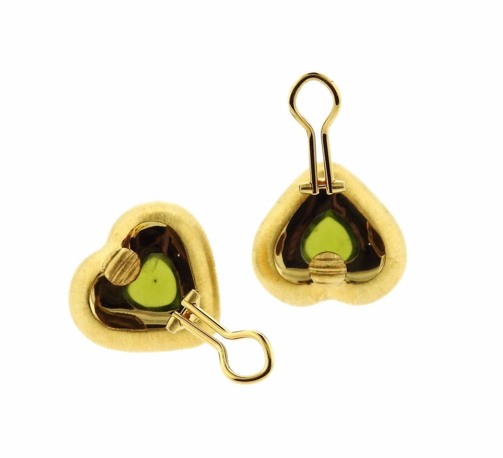 Buccellati Two Color Gold Peridot Heart Earrings In Excellent Condition For Sale In Lambertville, NJ