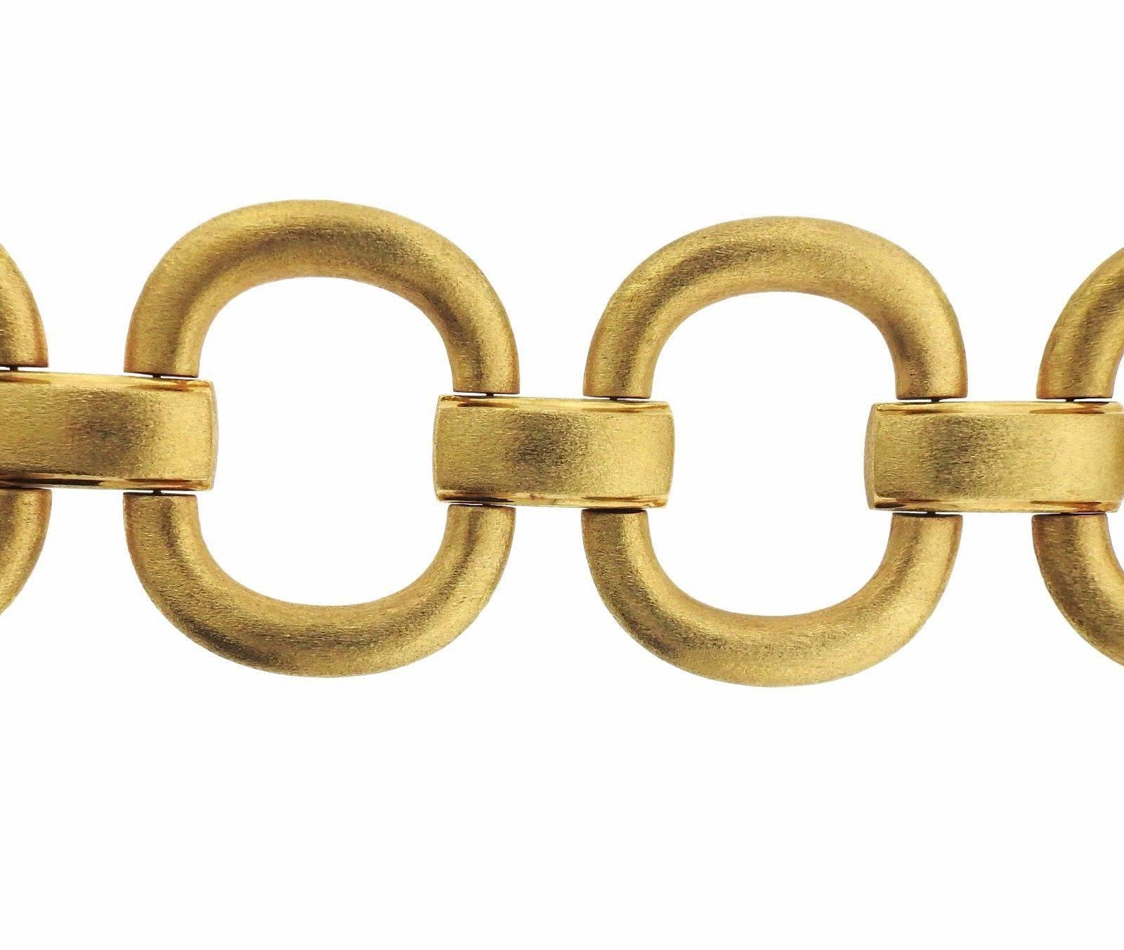 An 18K yellow gold bracelet measuring 7.5