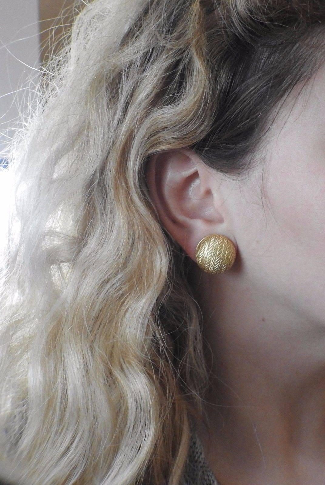 Women's Buccellati Engraved Gold Button Earrings