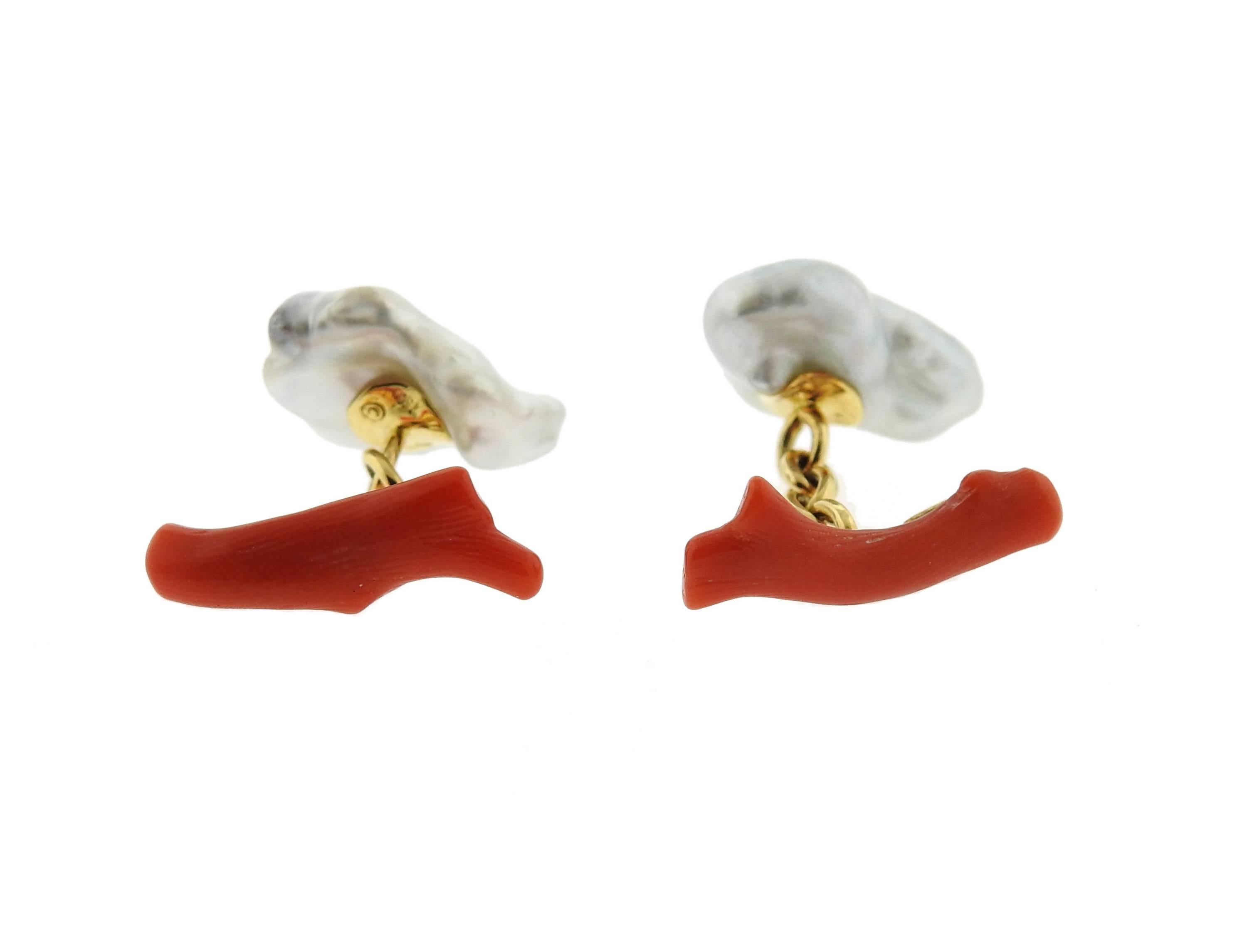 Trianon Coral Pearl Gold Cufflinks In Excellent Condition In Lambertville, NJ