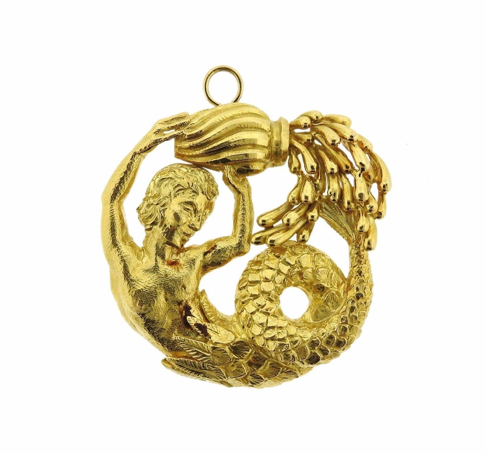 Women's David Webb  Aquarius Zodiac Gold Pendant Brooch