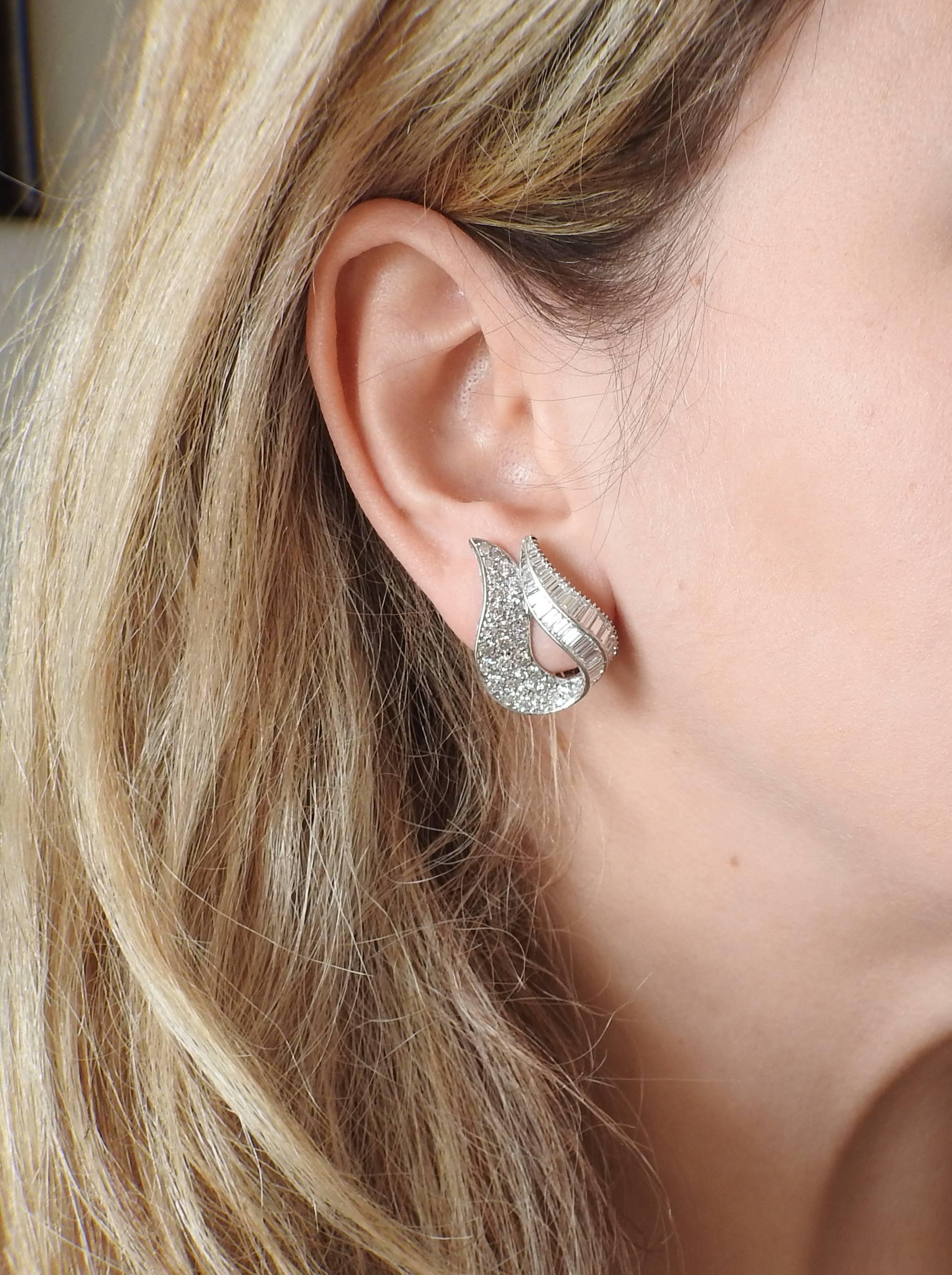 Iconic 1950s Diamond Platinum Earrings  In Excellent Condition For Sale In Lambertville, NJ