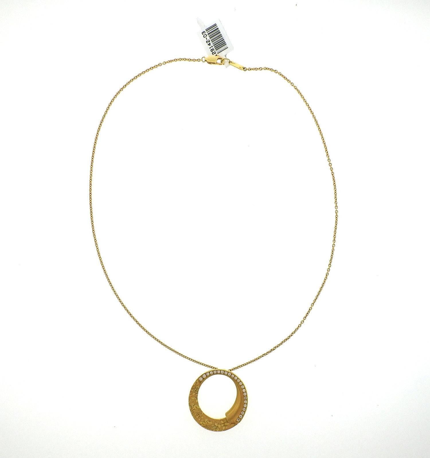 Carrera Y Carrera Cervantes Gold Diamond Circle Pendant Necklace In New Condition In Lambertville, NJ
