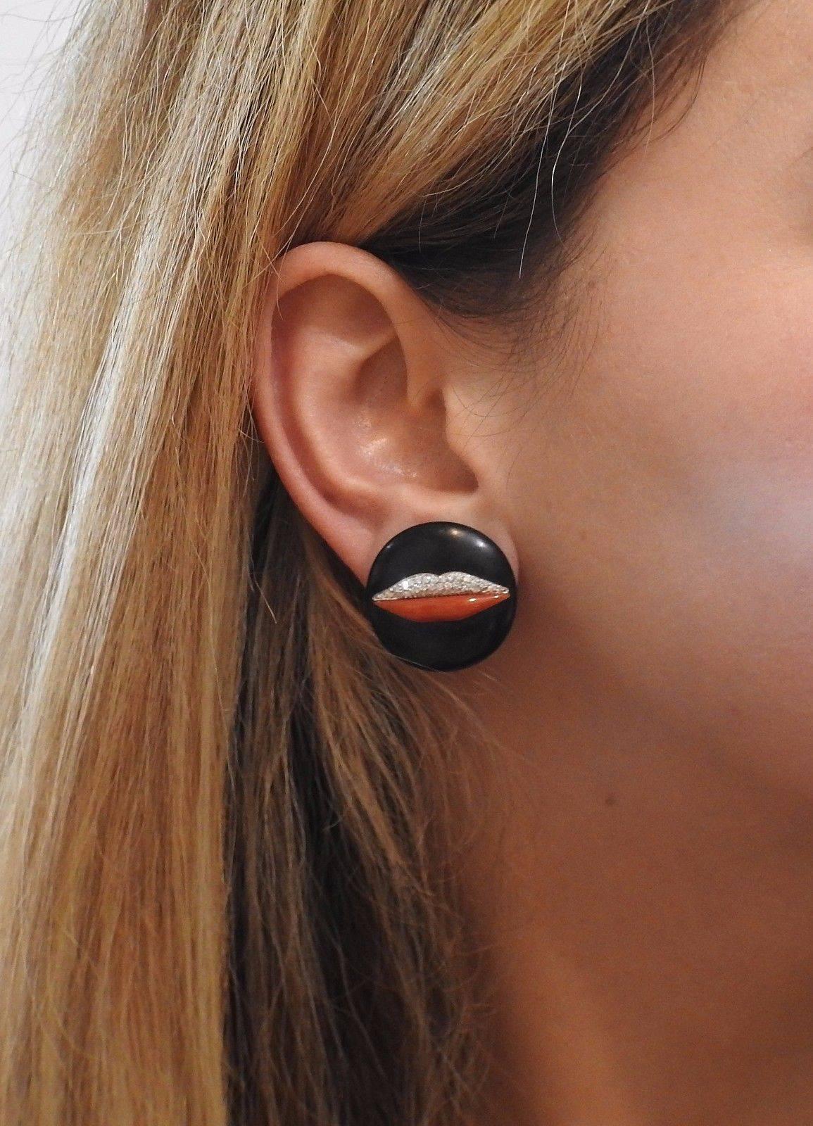 G. Bulgari Enigma Gold Diamond Jet Coral Lips Earrings In Excellent Condition For Sale In Lambertville, NJ