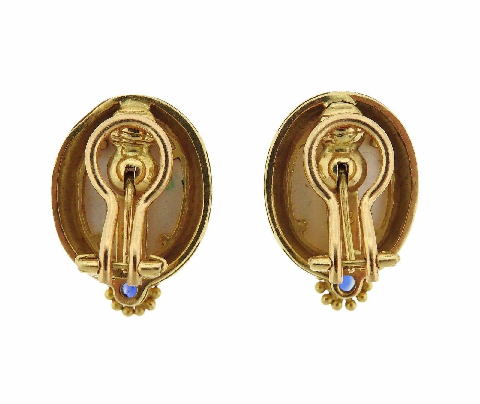 Elizabeth Locke Moonstone Sapphire Gold Earrings In Excellent Condition For Sale In Lambertville, NJ