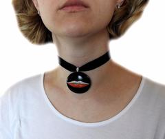 G. Bulgari Enigma Gold Jet Coral Diamond Lips Choker Necklace